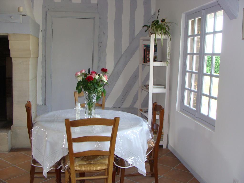 Le Vieux Castel Bed and Breakfast Goustranville Eksteriør billede
